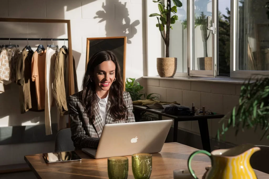 Personal Branding Photographer in London – office lifestyle by Rafael Bastos Photography.